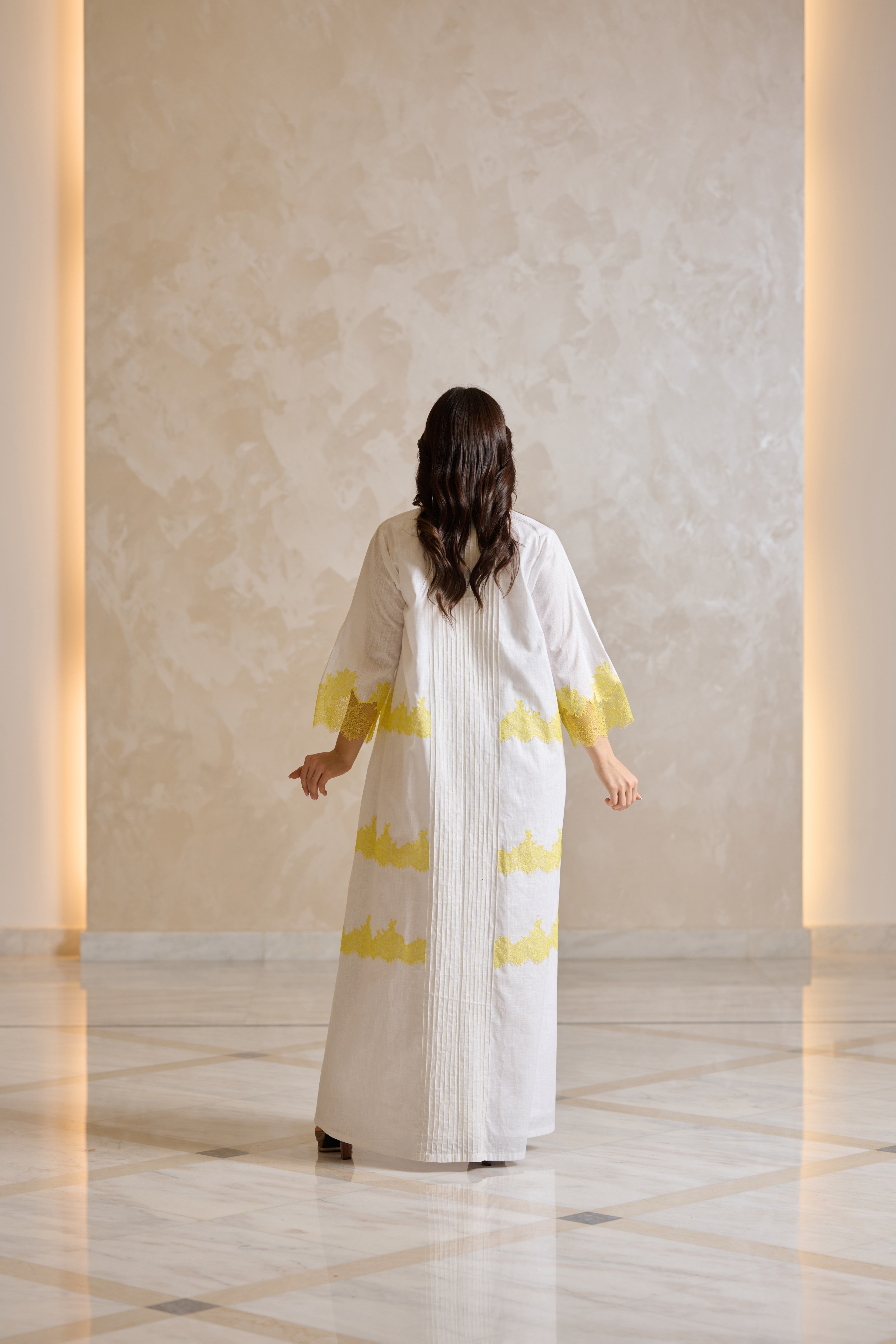 J076 Linnen With Yellow Lace