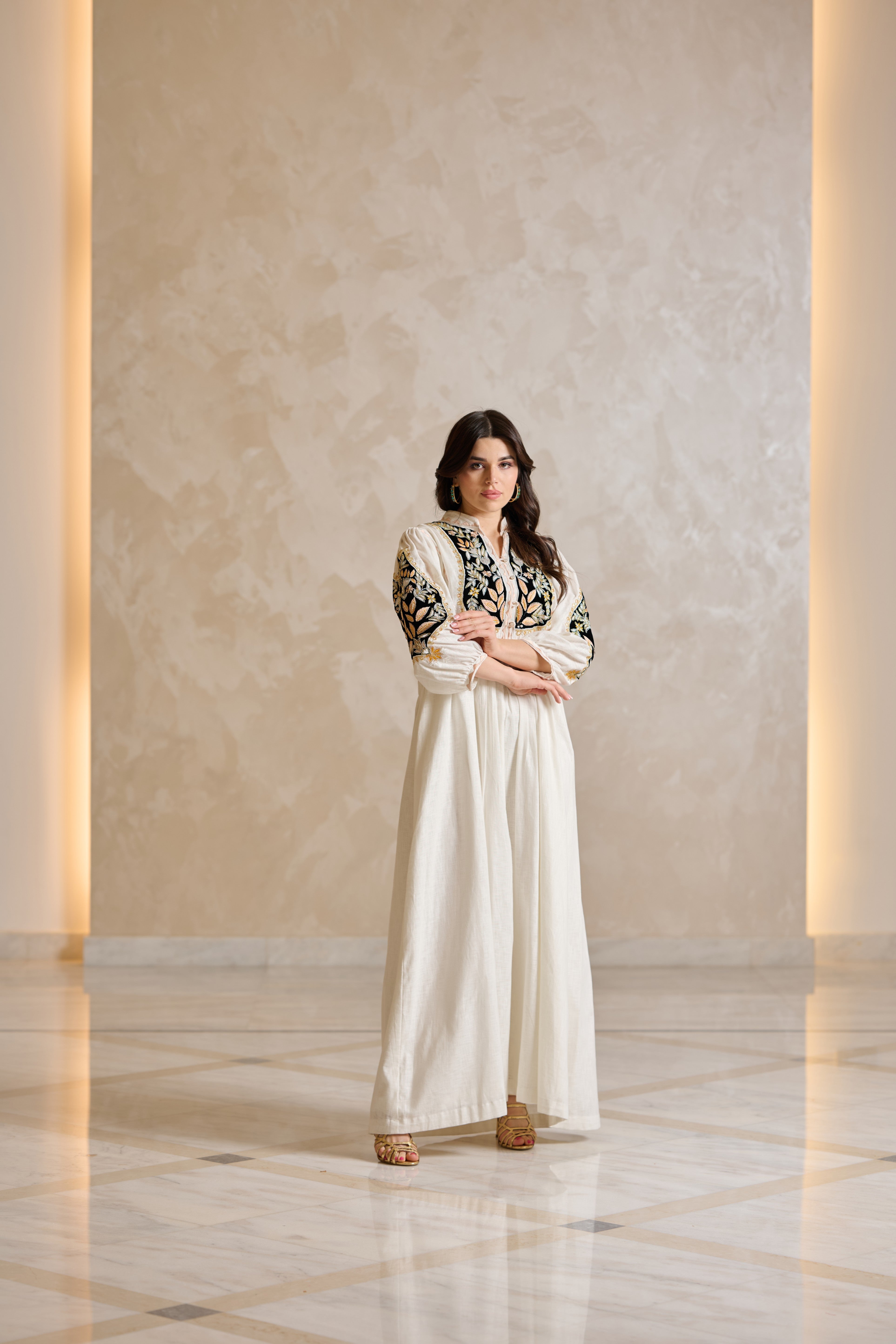 J089 Linnen & Velvet With Handwork