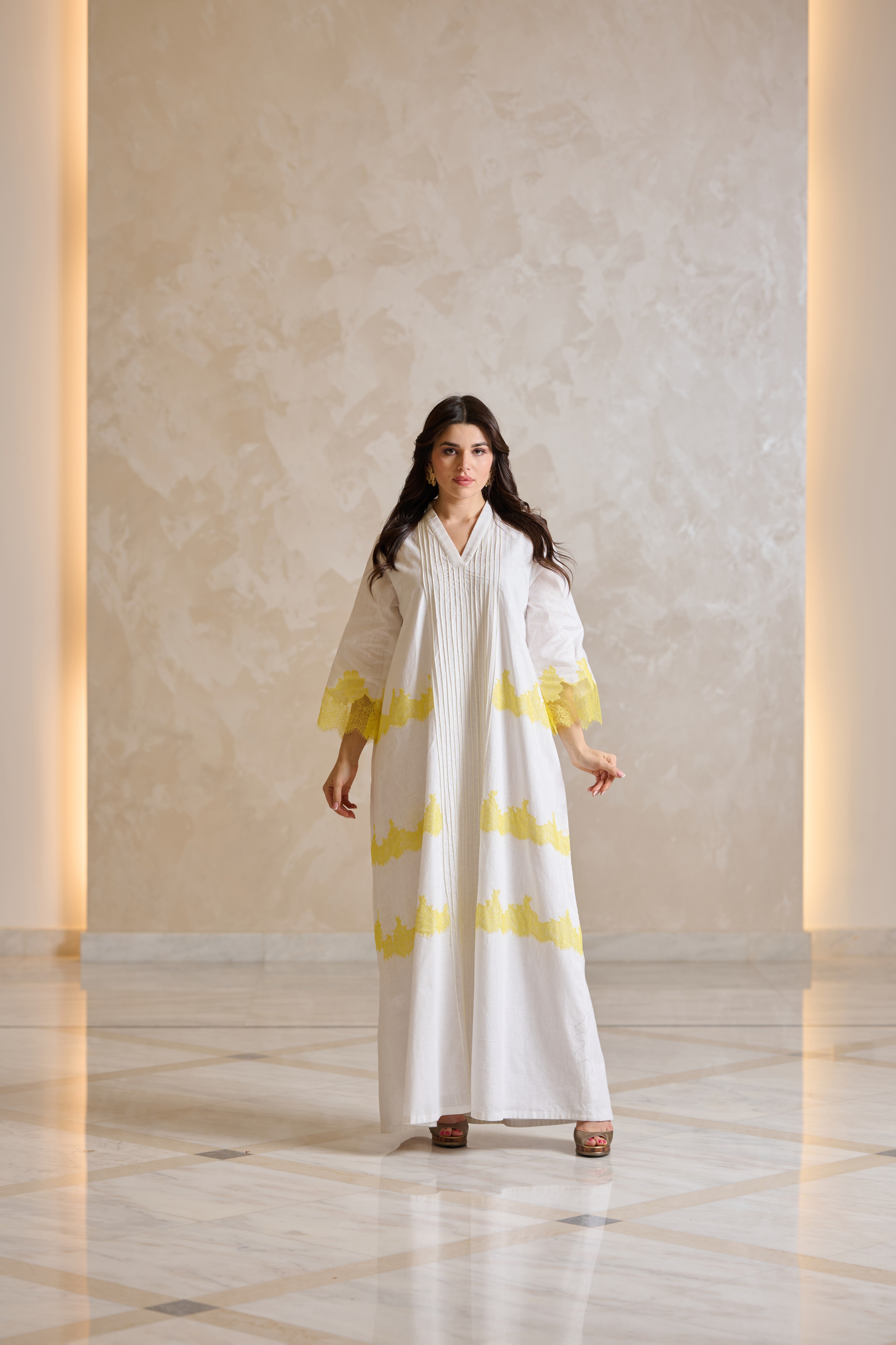 J076 Linnen With Yellow Lace